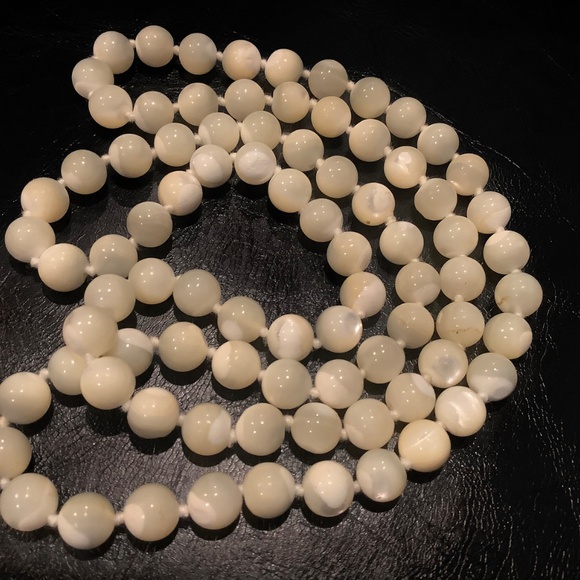 Vintage Mother of Pearl Necklace Iridescent 8mm Beads Knotted 32 Inch - Picture 3 of 7
